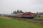 Am trben 11.10.2008 ist die 1142 632 mit dem   IC 500 nahe Wartberg/Kr.