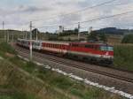 Die 1142 610 am 28.08.2010 mit einem R nach Passau unterwegs bei Haiding.
