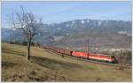 1142 618 im Vorspanndienst am 3.3.2012 ber den Semmering zwischen Gloggnitz und Mrzzuschlag, aufgenommen auf der Apfelwiese kurz vor dem Bahnhof Eichberg.