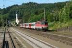 1142 620 mit einem REX nach Passau Hbf am 14.07.2012 bei der Ausfahrt in Wernstein am Inn.