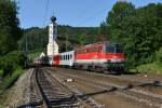 1142 620 mit einem REX nach Passau Hbf am 14.07.2012 bei der Ausfahrt in Wernstein am Inn.