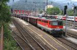 1142 593 zieht am 27.6.2009 einen Gterzug durch den Bahnhof von Bruck/Mur.