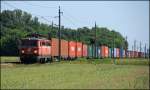 Am 11.06.2011 berraschte mich die 1142.542 mit einem Containerzug bei Ebenfurth.