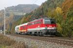 1142 693 ist am 29.10.2015 bei Pernegg mit dem Hilfszug unterwegs.