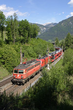 1142.567+1116 fahren mit G-49415 hinter Küb mit dem Schneeberg im Hintergrund am 21.5.16