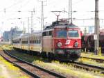 Altlack 1142 536-0 als Regionalzug von Wien West nach Laa/Thaya, hier bei der Einfahrt in Wien Htteldorf am 16.4.2007