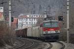 1142 707 mit Güterzug bri Kapfenberg am 16.12.2016.