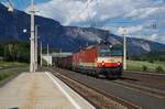 1144 092 und 1144 009 der ÖBB mit Güterzug bei der Einfahrt in den Bahnhof Thörl-Maglern.