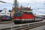 ÖBB 1144.201 übernimmt in Lindau den von Münster kommenden IC 119 zur Weiterfahrt nach Innsbruck.