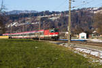 IC 119 in der Kurve Schwarzach (VB) in Richtung Dornbirn mit 1144 256-0 am 13.2.18