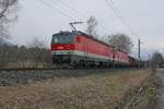 2 Loks und 3 Wagen - Die in Buchs (SG) gestarteten 1144 215 und 1144 013 ziehen am 26.03.2018 den kurzen Güterzug zwischen der Haltestelle Forst Hilti und dem Bahnhof Nendeln in Richtung