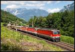 1144 281 + 1144 218 + 1144 012 mit Güterzug bei Payerbach am 21.06.2018.