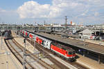 Die nach der Flankenfahrt in Wien Meidling mit einen RJ neu ausgebesserte 1144.106,verlässt mit einen Reg.den Bhf.Wr.Neustadt richtung Payerbach/R.am 25.7.18