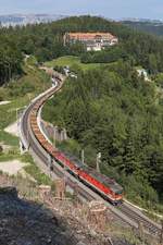 Von der neuen Forststrasse aus,fahren 1144.106+203 mit G-54703 durch die Hst.Wolfsbergkogel.