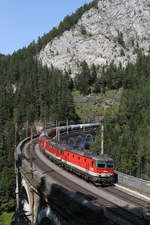 Den Kalte-Rinne-Viadukt vor der Polleroswand befahren 1144.207+1142.668+1116 mit den Kessel-GAG 91027 am 29.8.18