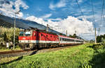 1144 224-3 fährt mit dem D 735 (Villach Hbf - Lienz), aus dem Bahnhof Oberdrauburg aus.