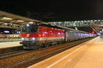 Die neue 1144.283,mit Pflatsch und grosser Nummer ausgestattet,macht mit ihren Nightjet 233 ihren planmässigen Aufenthalt im Bahnhof Wr.Neustadt. 26.3.19