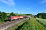 1144 084 + 1144 xxx mit einem Güterzug am 08.06.2017 bei Pöndorf.
