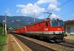 1144 090 + 1116 277 mit einem Güterzug Richtung Semmering in Küb, 27.08.2019.