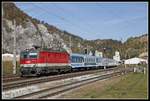 1144 236 fährt am 18.10.2019 mit EC151 durch den Bahnhof Peggau - Deutschfeistritz.