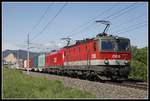 1144 027 + 1116 192 mit Güterzug bei Niklasdorf am 13.05.2020.