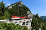 Am Nachmittag des 22. September 2020 konnte ich die 1144.223 und 1116.087 mit einem Ganzzug, gebildet aus Waggons der Gattung Eaos, beim Überqueren des Krauseklausel-Viadukts aufnehmen. 