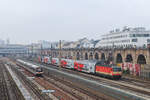 1144 092 mit einer Dosto Garnitur am Weg nach Krems aufgenommen beim Ippish Steg am 09.02.2021  