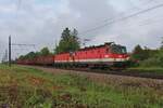 Im Bahnhof Mitterndorf-Moosbrunn stehen am Morgen des 6.6.2023 die 1144 233 und die 1144 057 mit dem DG54072 von Graz Vbf nach Wien Zvb und warten auf die Weiterfahrt in Richtung ihres Zieles.