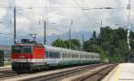 1144 257 mit dem IC87 „Tiepolo“ bei der Durchfahr Brixlegg am 23.5.08