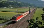 1144 244 (9181 1144 244-x) hat am Brenner die RoLa DGS 43842, Trento - Regensburg Hafen, bernommen und hat bis Regensburg noch einen weiten Weg vorsich.