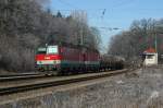 1144 240 und 1144 220 mit einem Gterzug am 17.01.2009 in Aling.