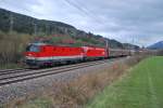 1144 204 und 1116 240 waren am 22.10.2009 mit dem  Papierzug 48930 bei Trieben unterwegs.