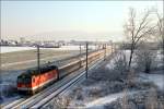 Bei -18,5 und mit einem gewaltigen Bgelfeuer, zieht E-Lok 1144 271  den EC 731  BELLISSIMO  von Wien Meidling nach Villach.