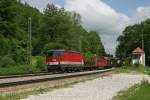 1144 258 mit einem gemischten Gterzug am 04.06.2010 in Aling.