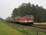 Die 1144 244 am 14.10.2010 mit einem KLV-Zug unterwegs bei Grokarolinenfeld (B Vogl).