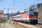 Eine interessante Regionalzuggarnitur (R2025) mit 1144 289 in Tullnerbach-Pressbaum im April 2012.