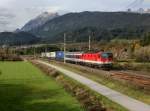 Die 1144 220 mit einer RoLa am 03.11.2012 unterwegs bei Terfens.