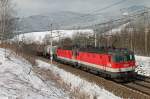 1144 257 und 1144 230 ziehen am 27.03.2013 einen Gterzug in Oberaich Richtung Osten.