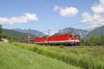 1144.252+105 fahren vor der Kulisse des Schneeberges und der Rax am 16.7.13 mit G-54703 am Eichberg bergwrts.