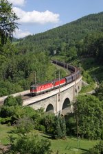 Herrliches Motiv auf den Hllgraben-Viadukt: 1144.216+258 mit GAG-47363 am 17.7.13