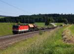 Die 1144 032 mit einem Güterzug am 16.06.2012 unterwegs bei Pöndorf.