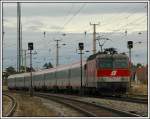 1144 258 mit dem OEC 555  sterreichischer Stdtebund    von Wien nach Graz, bei der Durchfahrt in Neunkirchen am 6.1.2007