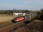 Die 1144 238 mit einem Autozug am 15.03.2015 unterwegs bei Haiding.