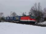 Die 1144 203 mit einem KLV-Zug am 16.01.2010 unterwegs bei Ostermünchen.