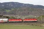 1144 211 + 1144 209 mit Güterzug bei Eichberg am 16.04.2015.