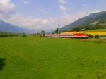 1144 XXX mit D 736 (Lienz - Villach Hbf) am 13.6.2015 zwischen Greifenburg-Weißensee und Steinfeld im Drautal .