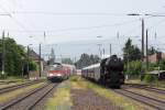 BUB 33.132 mit dem SR 14800 von Wien FJB nach Spitz a/d Donau und 1144 xxx mit dem REX 7148 nach Krems a/d Donau am 20.Juni 2015 bei der Einfahrt in den Bf.