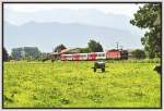 Eine 1144er schiebt einen CityShuttle im Sommer 2005 von Rosenheim nach Innsbruck. Aufgenommen bei Niederaudorf. Nchster Halt des Zuges ist Oberaudorf.