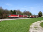 Die 1144 231 mit einem KLV-Zug am 02.04.2011 unterwegs bei Ostermünchen.