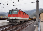 1144 058-5 mit den alten Holzschwellen von Dellach, am 9.4.2016 bei einem Aufenthalt in Möllbrücke-Sachsenburg.